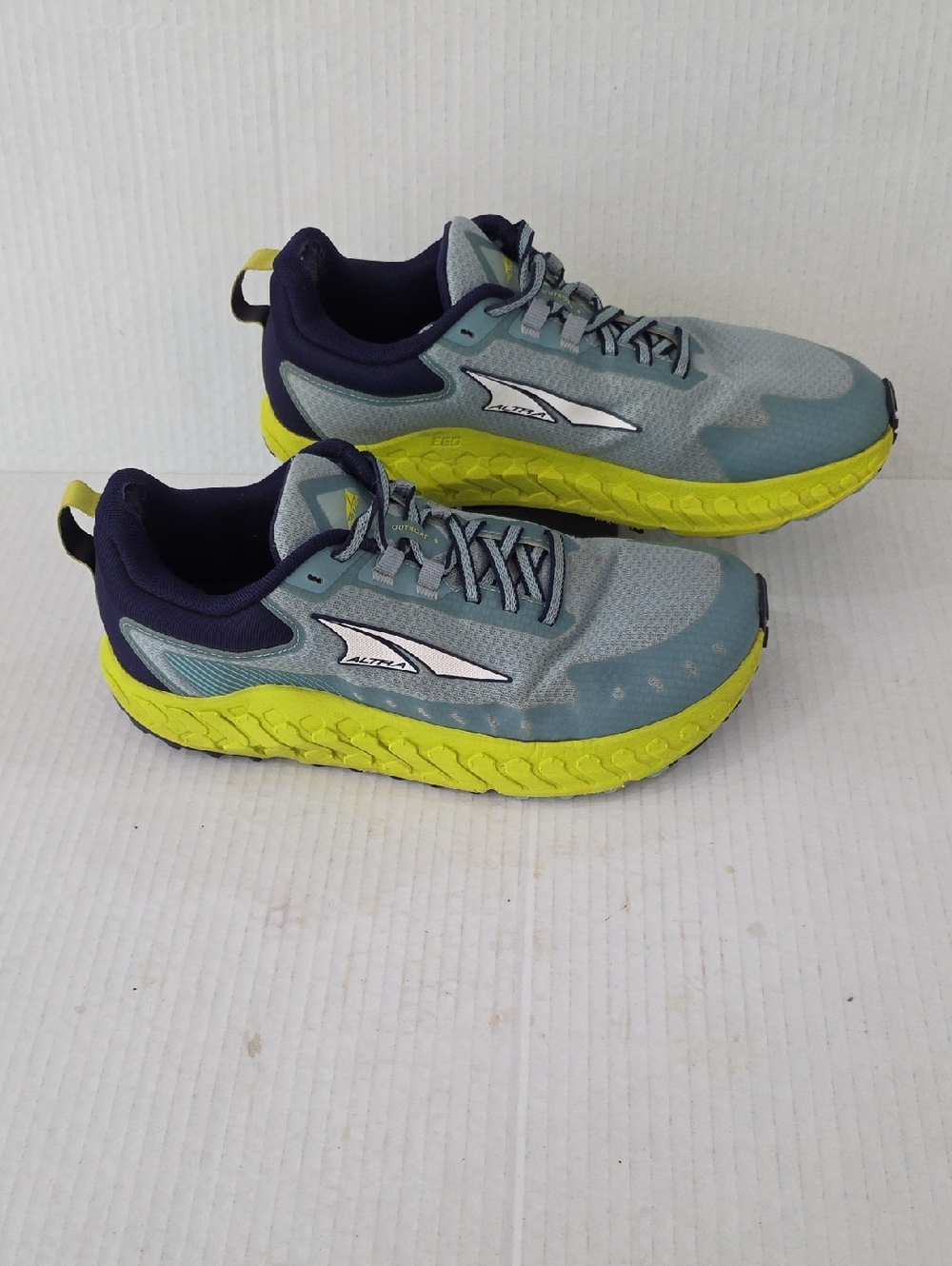 Altra Outroad 2 Women's Trail Running Shoes - Teal & Neon Yellow Size 8.5 B